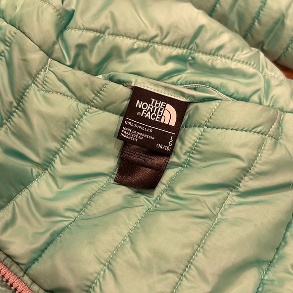 Girls Reversible NORTH FACE Puffy Jacket - size 14/16 (L) - Picture 9 of 10